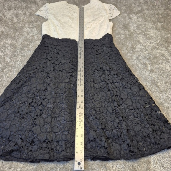 Betsey Johnson Black White Lace Fit Flare Dress Cap Sleeve V-Neck Size 6 - Picture 10 of 11